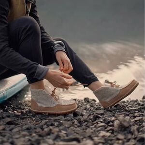 Minnetonka Torrey Bootie Slipper - Women's size 10 cozy leather shoe size 10 EUC